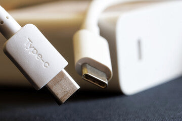 Cavo di Ricarica Retrattile 3-in-1 100W (USB-C, Lightning, Micro-USB)